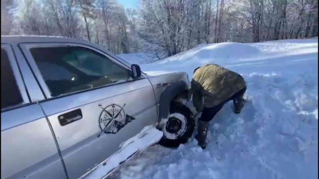 Ulus Dağı'nda mahsur kaldı, off-roadçılar karları aşıp yardıma koştu