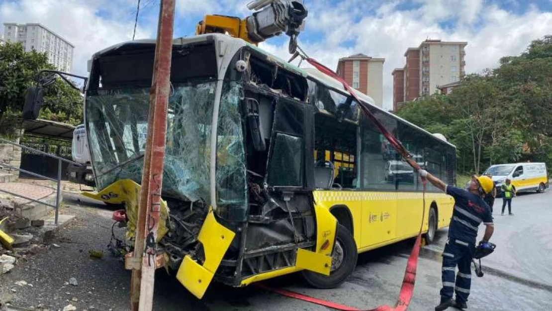 Ümraniye'de yokuş aşağı giden İETT otobüsü duvara çarptı: 2 yaralı