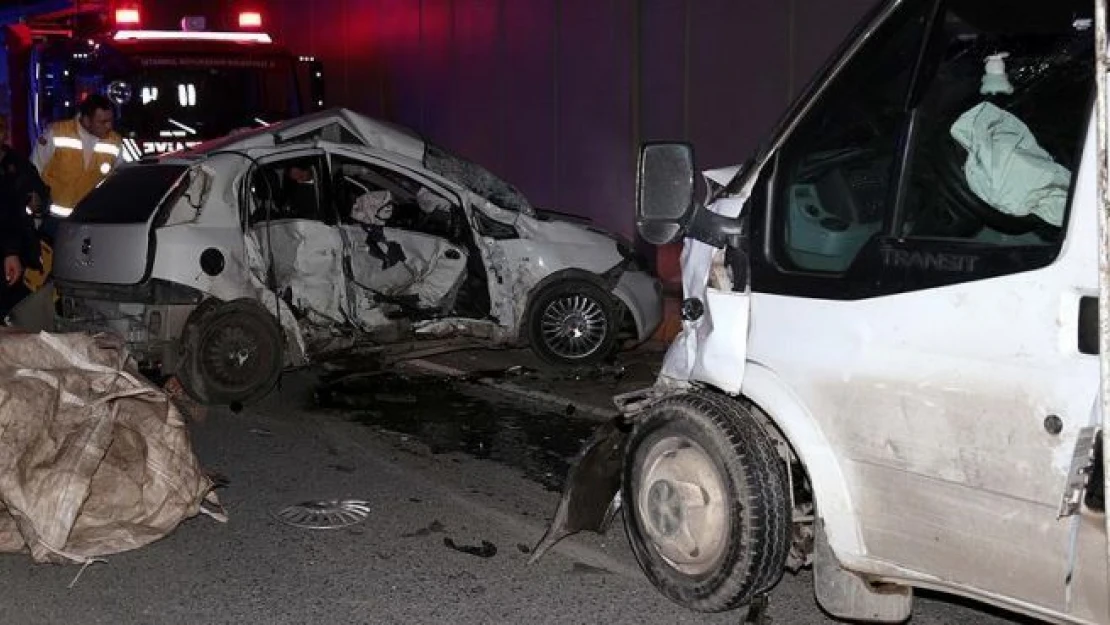 Ümraniye'de trafik kazası: 2 ölü, 3 yaralı