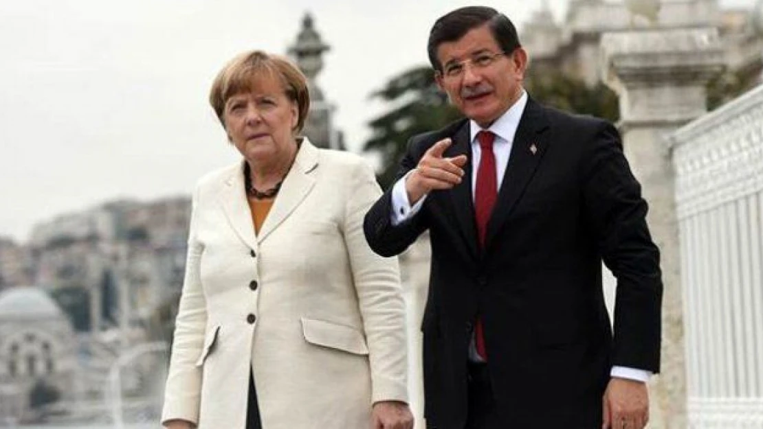 Ünlü karikatürist, Merkel-Davutoğlu ikilisini çizdi