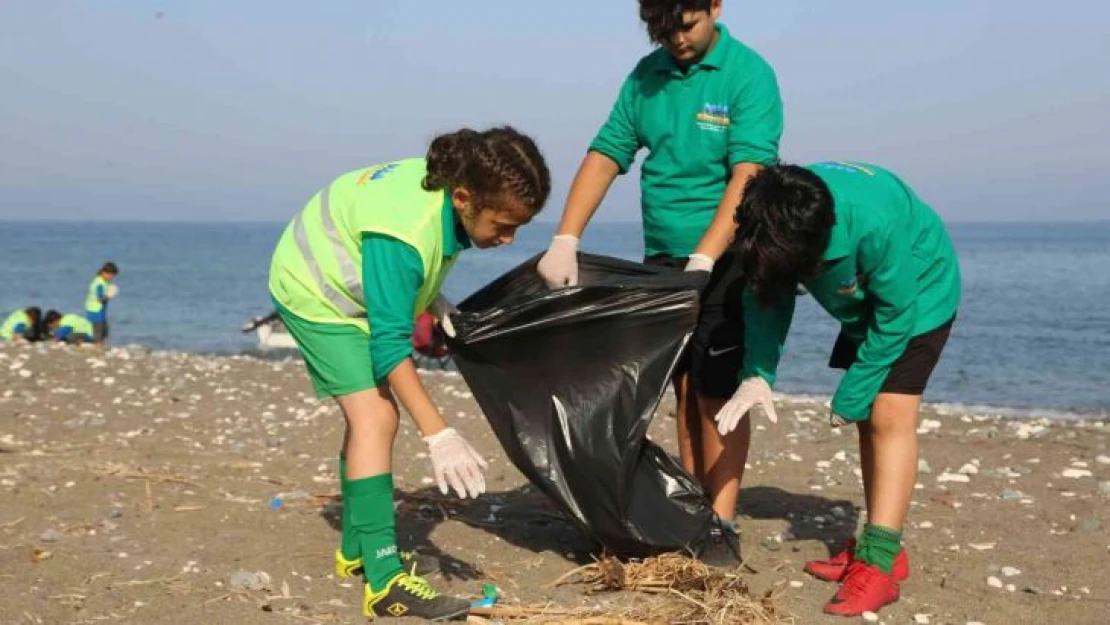 Üreme öncesi caretta carettaların yuva yaptığı sahil temizlendi