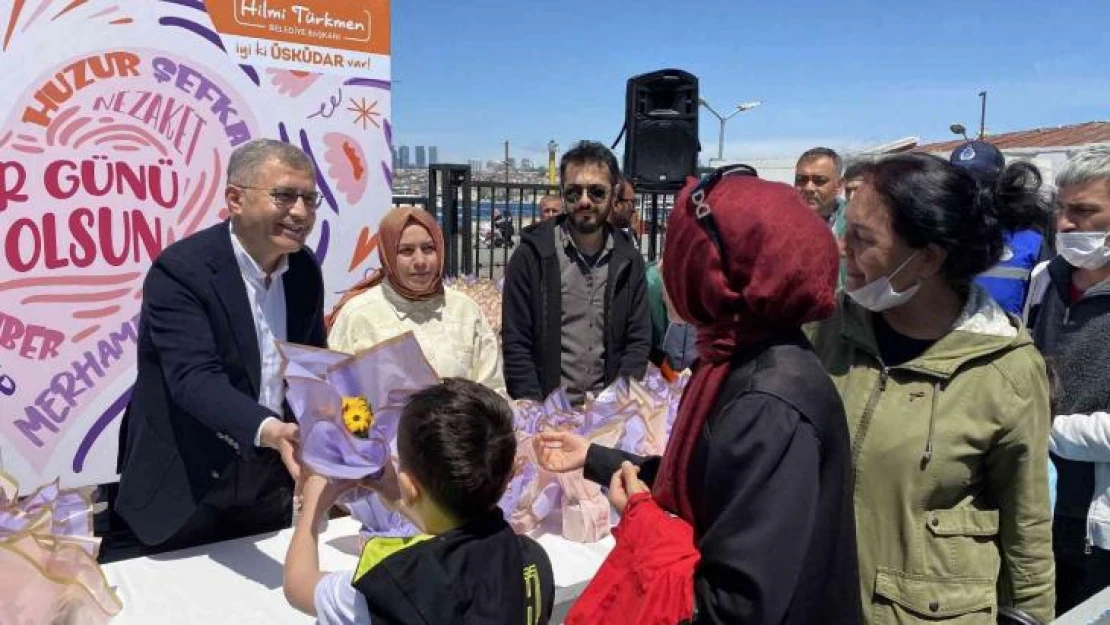 Üsküdar'da annelere binlerce Bodrum Papatyası hediye edildi