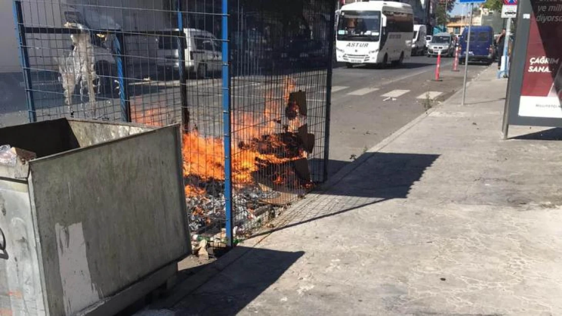 Yanan geri dönüşüm konteynırını vatandaşlar söndürdü