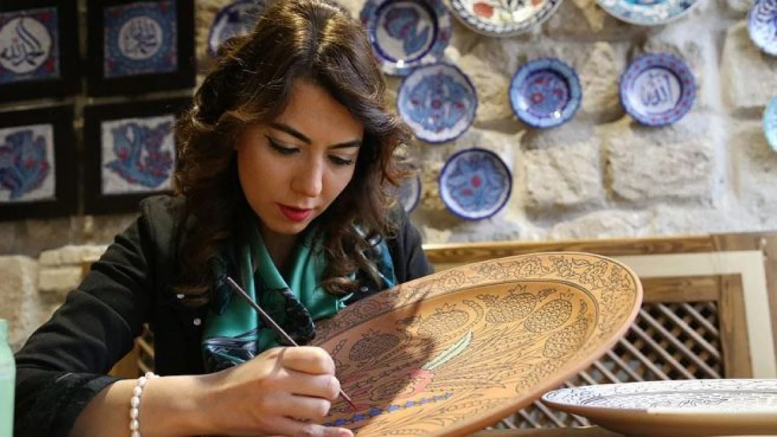 Yanardağ tüflerini sanat eserine dönüştürüyor