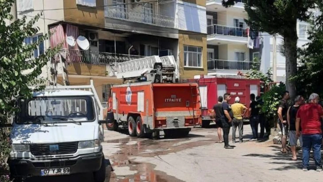 Yangında mahsur kalan 3 çocuk itfaiye ekipleri tarafından kurtarıldı