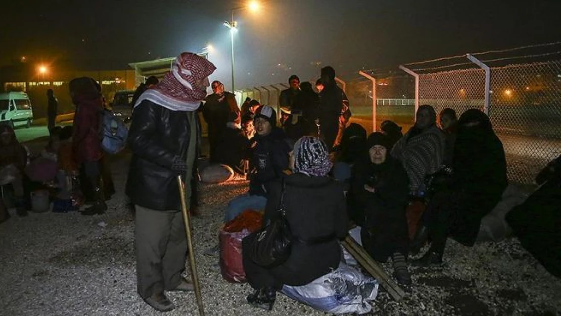 Yayladağı'ndan gelen Suriyeli aileler okullara yerleştiriliyor