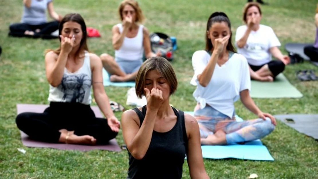 Yoga tutkunları Nilüfer'de buluştu
