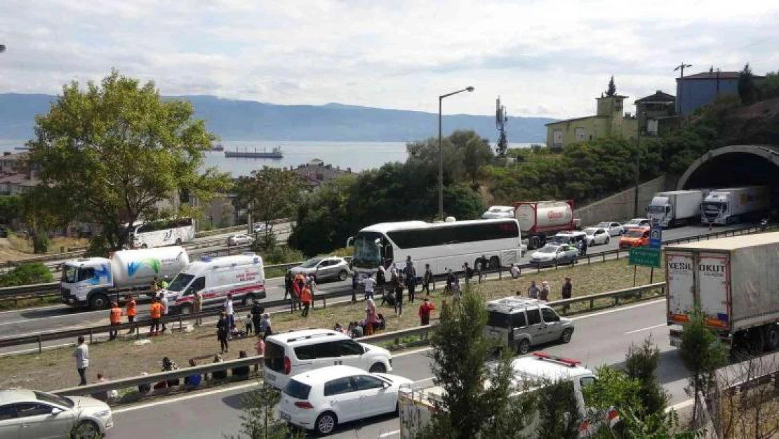 Yolcu otobüslerinin karıştığı trafik kazasında 2'si bebek 4 yaralı