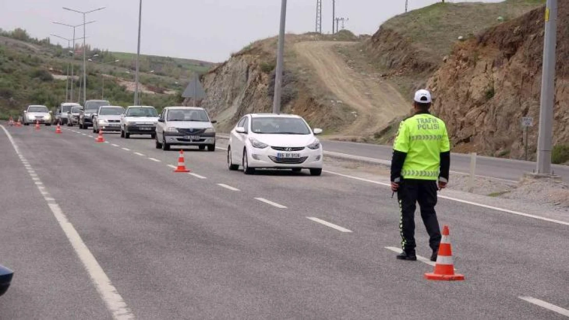 Yozgat'ta bayram öncesi trafik yoğunluğu başladı