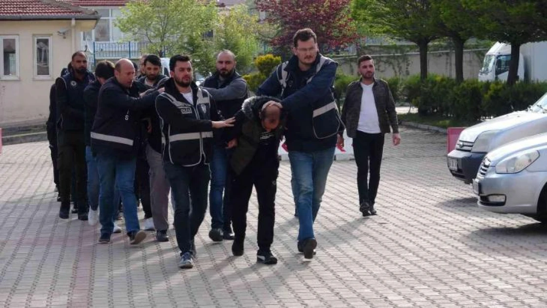 Yozgat'ta DEAŞ operasyonunda gözaltına alınan 10 kişiden 2'si tutuklandı
