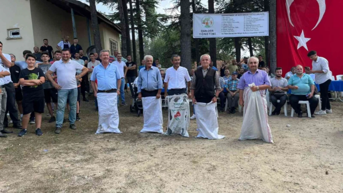 Yüzlerce yıllık gelenek... Yaşlılar kıyasıya yarıştı