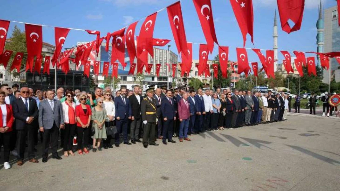 Zafer Bayramı Bayrampaşa'da törenle kutlandı