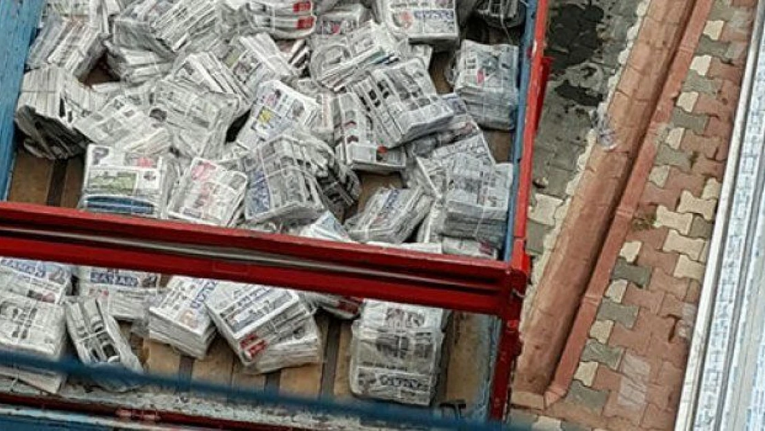 Zaman hurdacıların geçim kaynağı...600 bin gazete açılmadan fabrikaya!