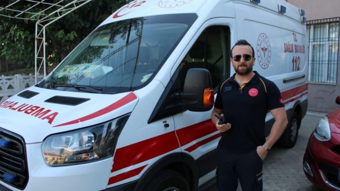 Zamanla yarışan ambulans şoförleri, duyarsız sürücülerin engeline takılıyor