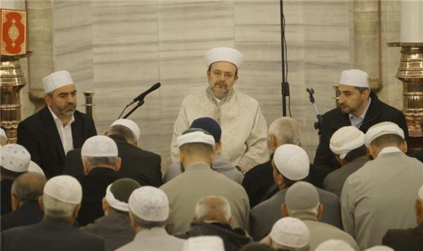 Diyanet İşleri Başkanı Görmez Selimiye'de sabah namazını kıldırdı