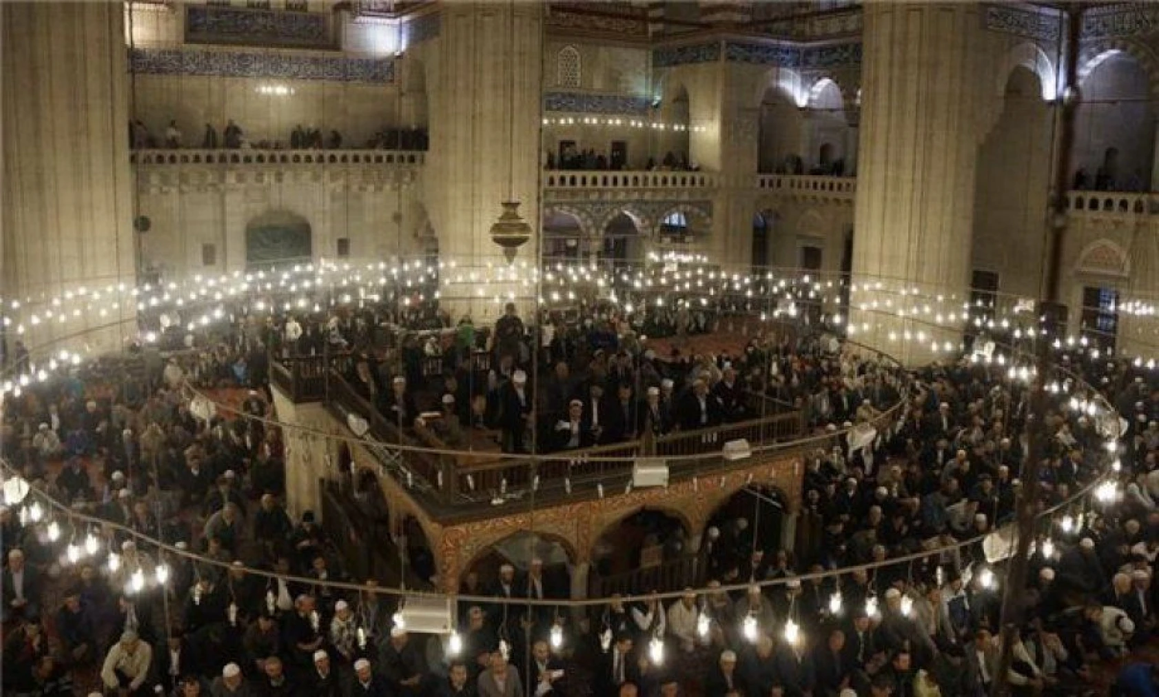 Diyanet İşleri Başkanı Görmez Selimiye'de sabah namazını kıldırdı