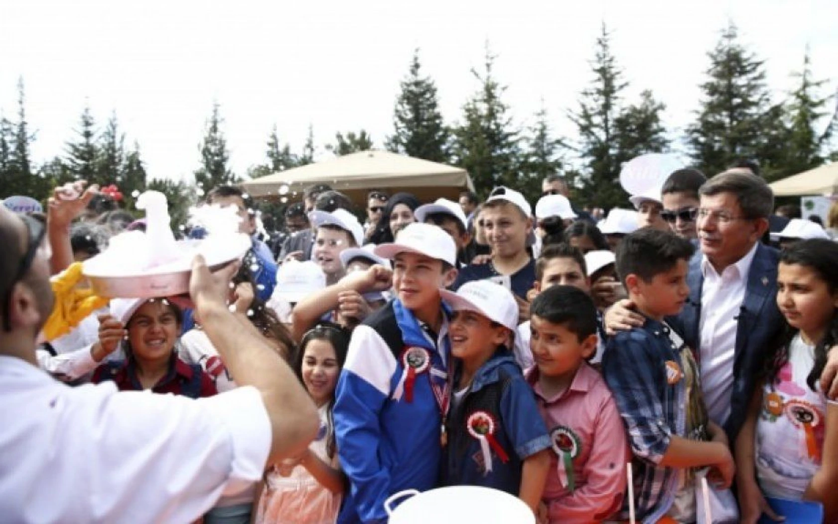 Başbakan Davutoğlu,''Çankaya Köşkü Çocuk Şenliği''ne katıldı
