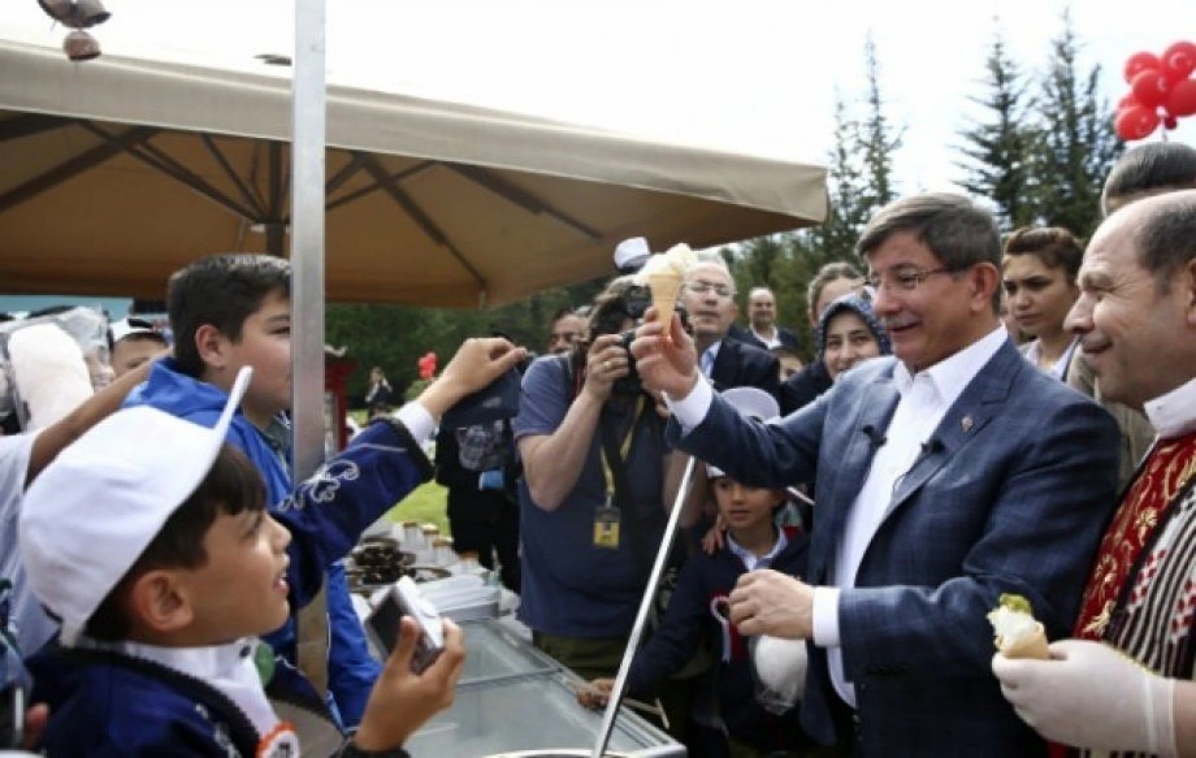 Başbakan Davutoğlu,''Çankaya Köşkü Çocuk Şenliği''ne katıldı