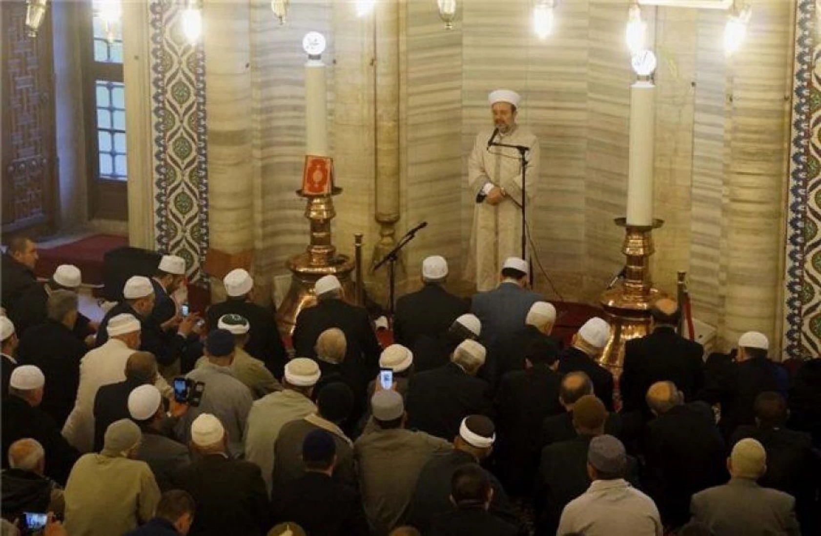 Diyanet İşleri Başkanı Görmez Selimiye'de sabah namazını kıldırdı