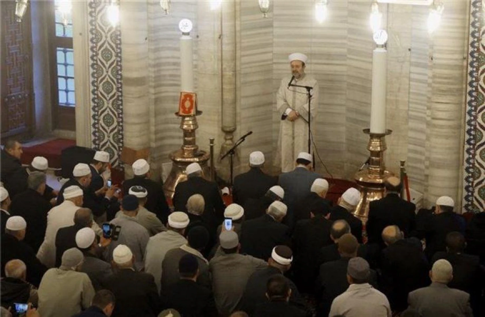 Diyanet İşleri Başkanı Görmez Selimiye'de sabah namazını kıldırdı