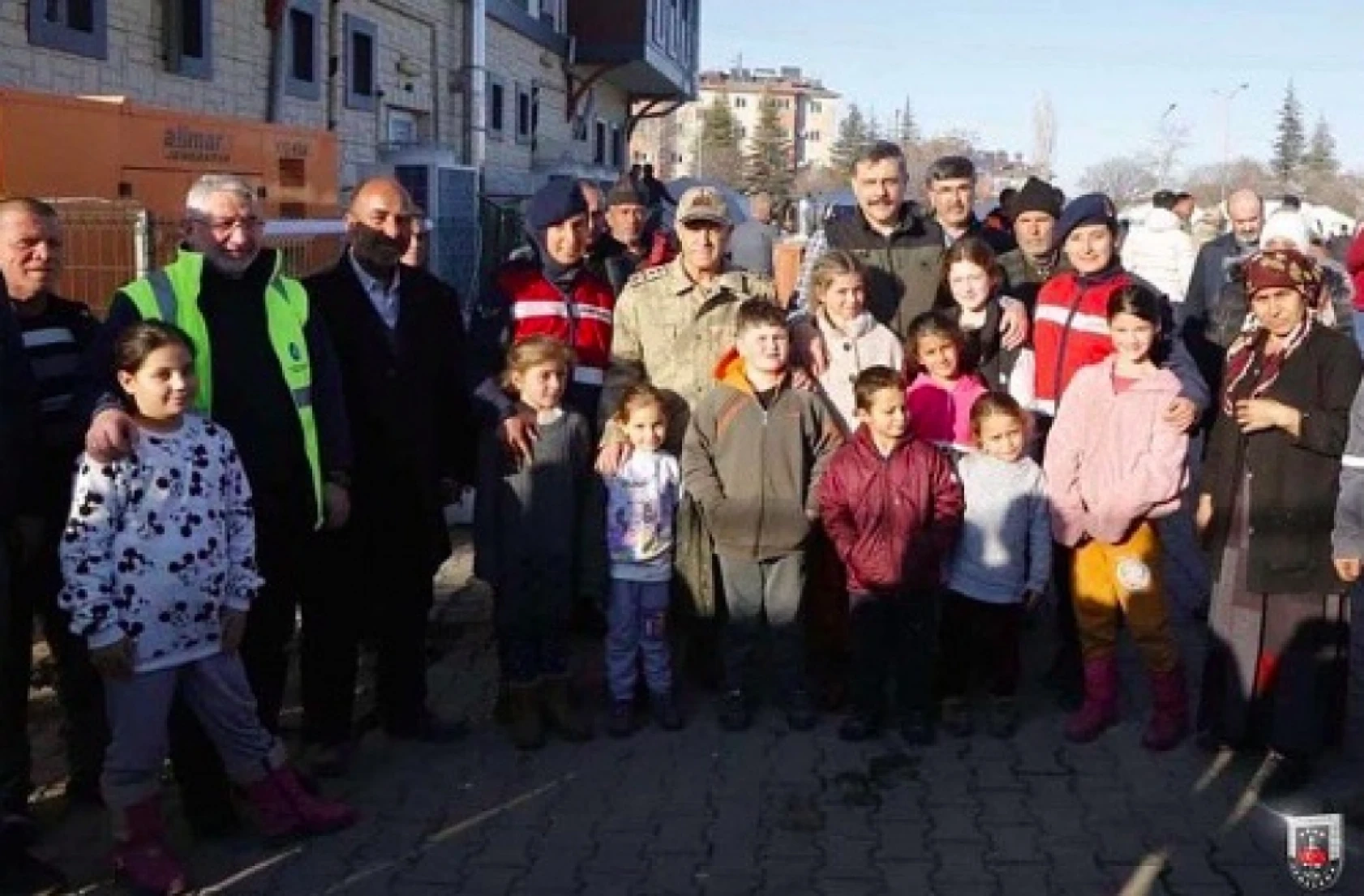 Jandarma teşkilatı depremzedeler için seferber oldu
