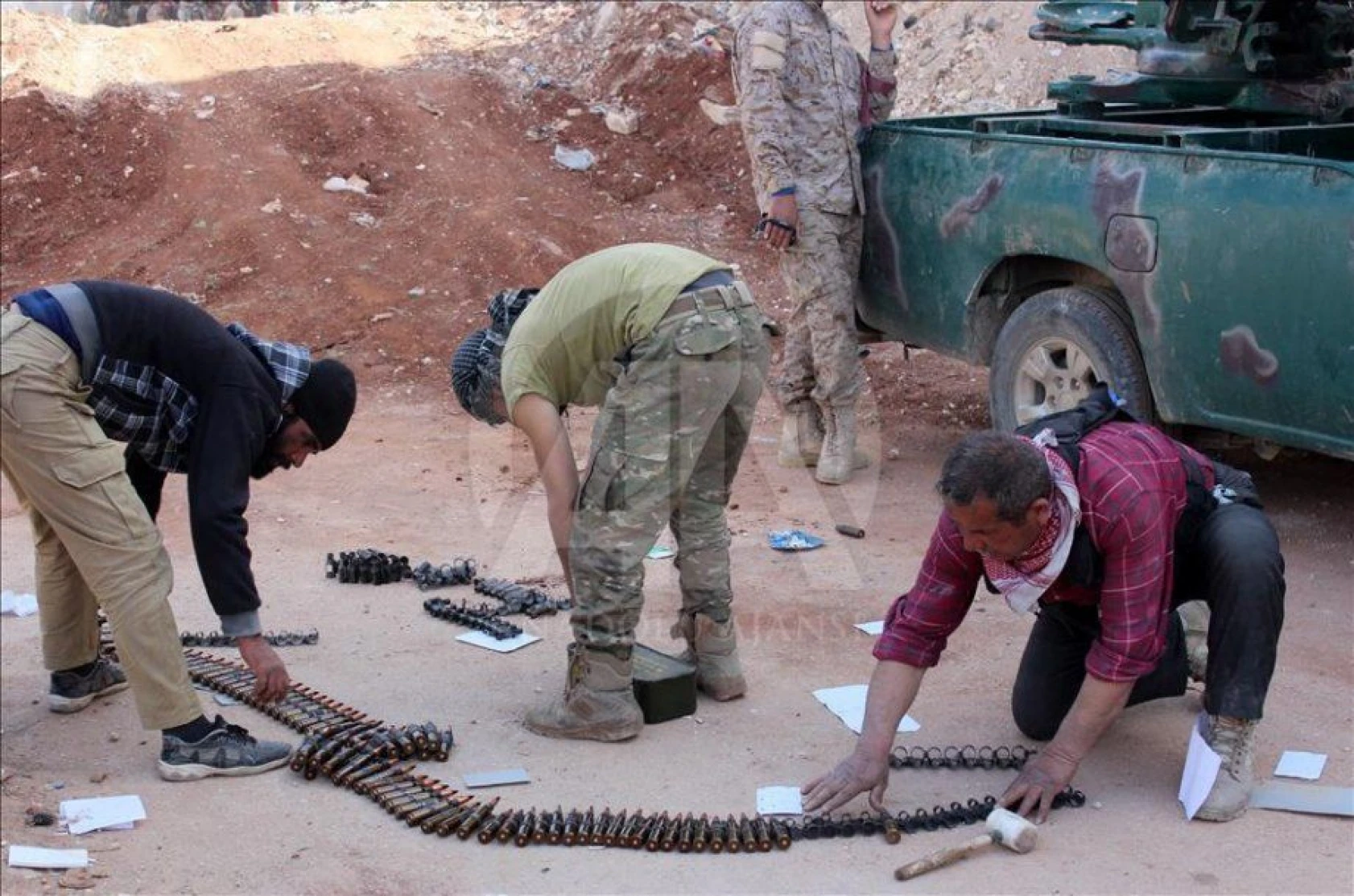 Suriye'deki muhalifler PYD'ye tanklarla saldırdı