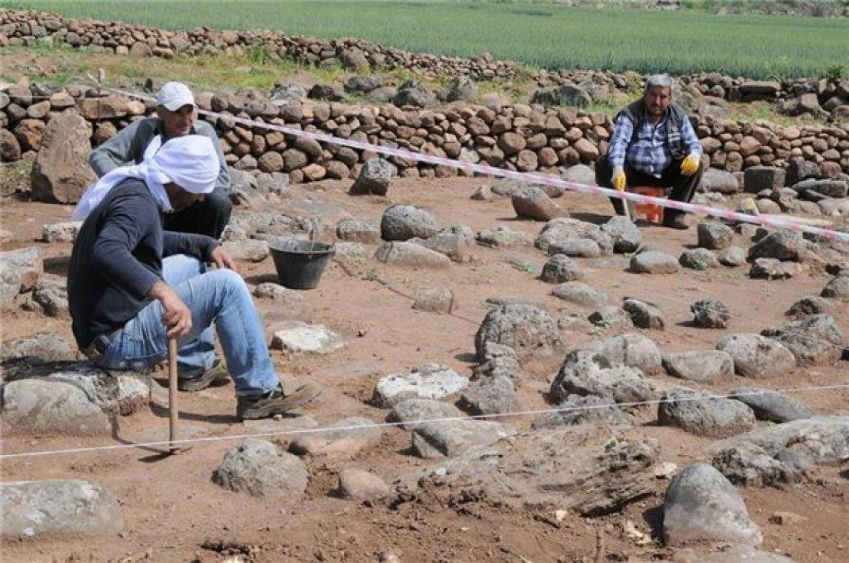 Hatay'da Kayı Boyu damgalı mezar taşları bulundu