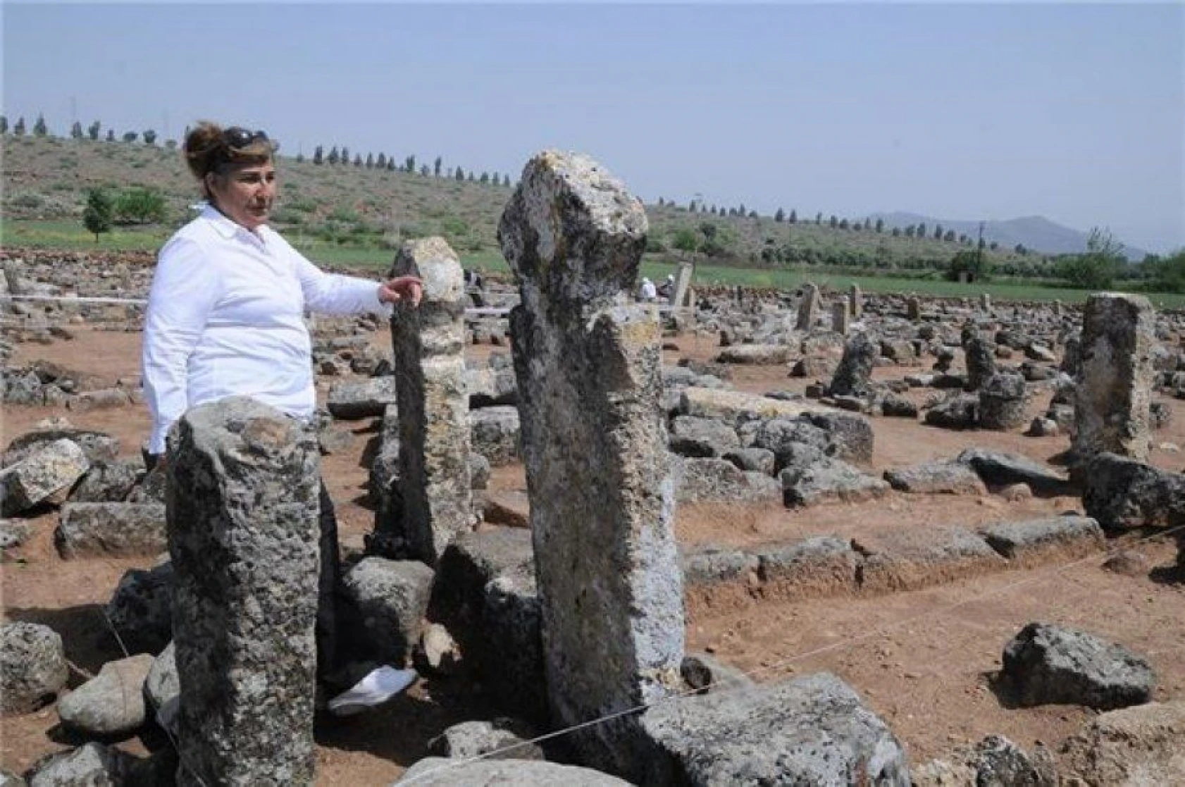 Hatay'da Kayı Boyu damgalı mezar taşları bulundu