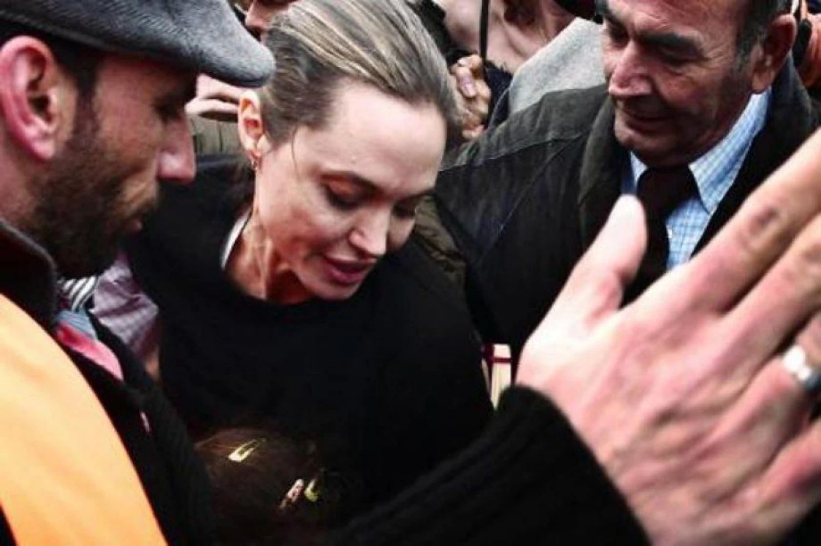 Angelina Jolie tanınmaz halde