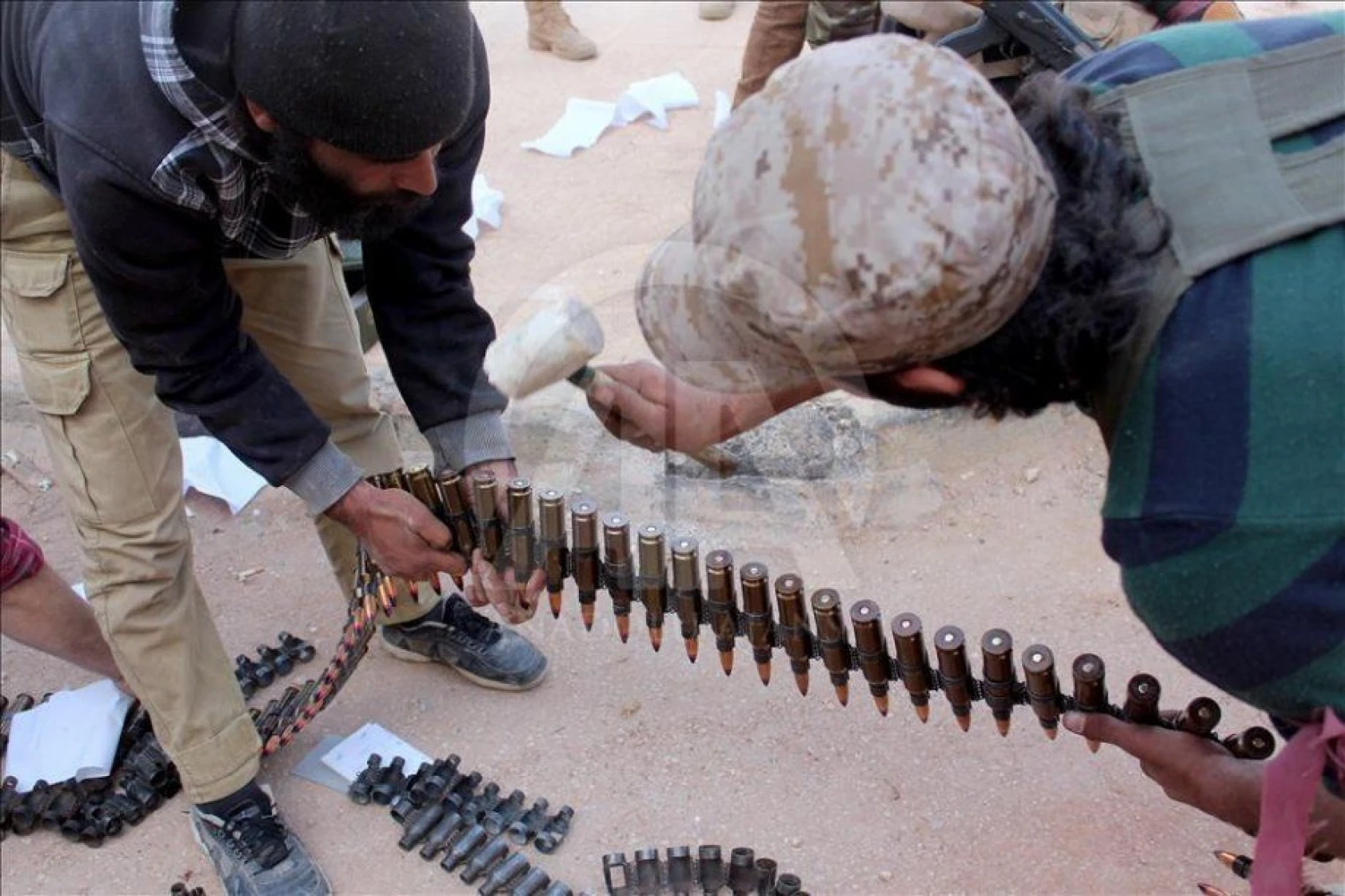 Suriye'deki muhalifler PYD'ye tanklarla saldırdı