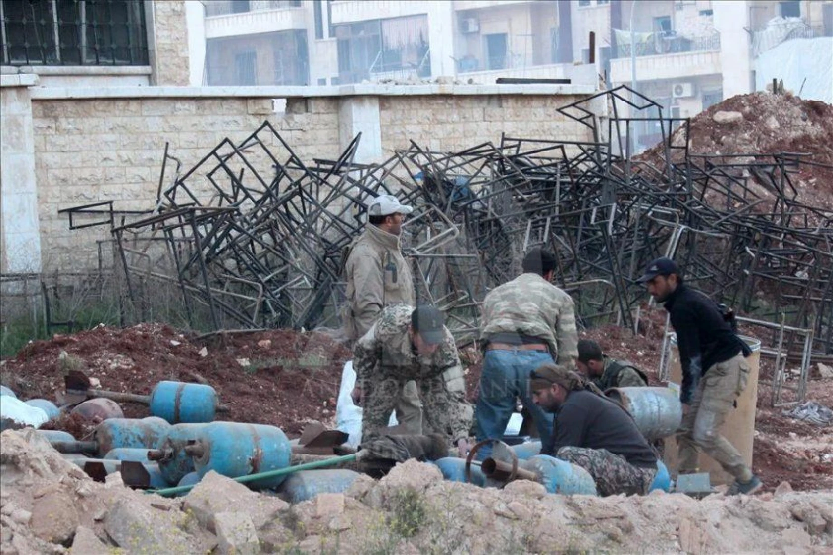 Suriye'deki muhalifler PYD'ye tanklarla saldırdı