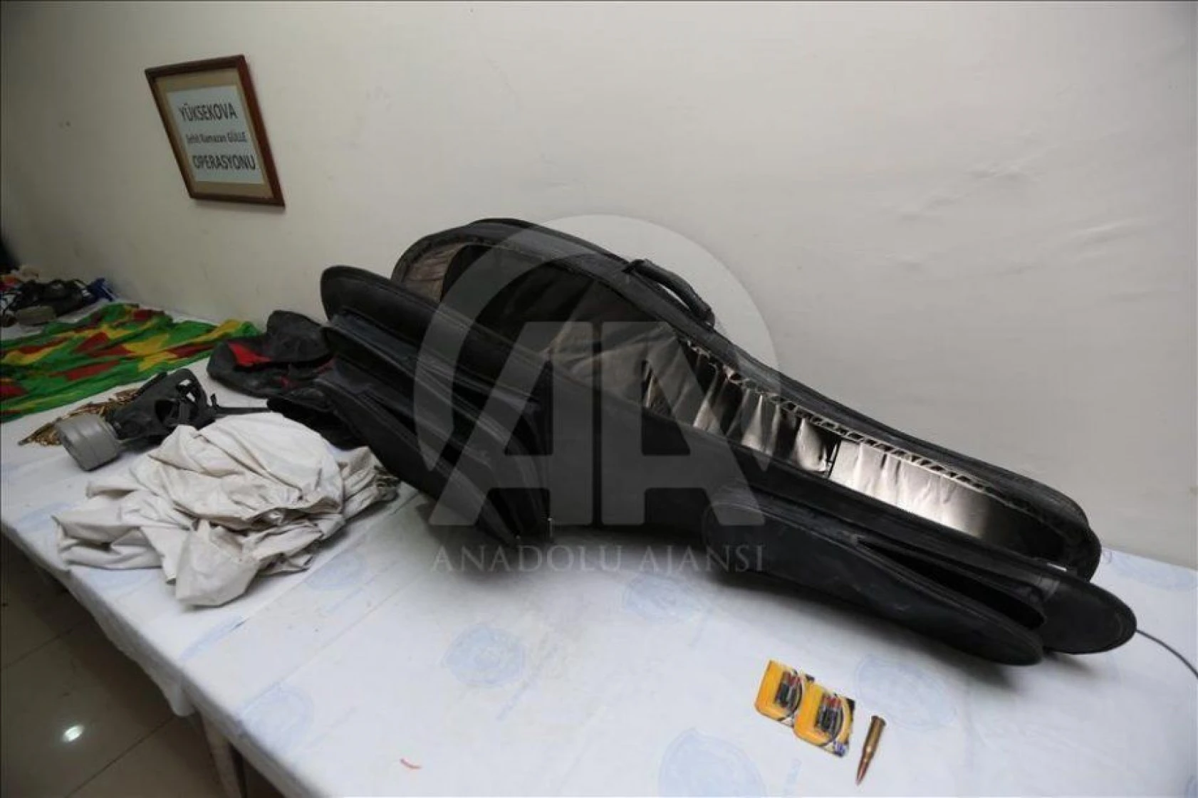 Gitar çantasında bomba düzeneği çıktı