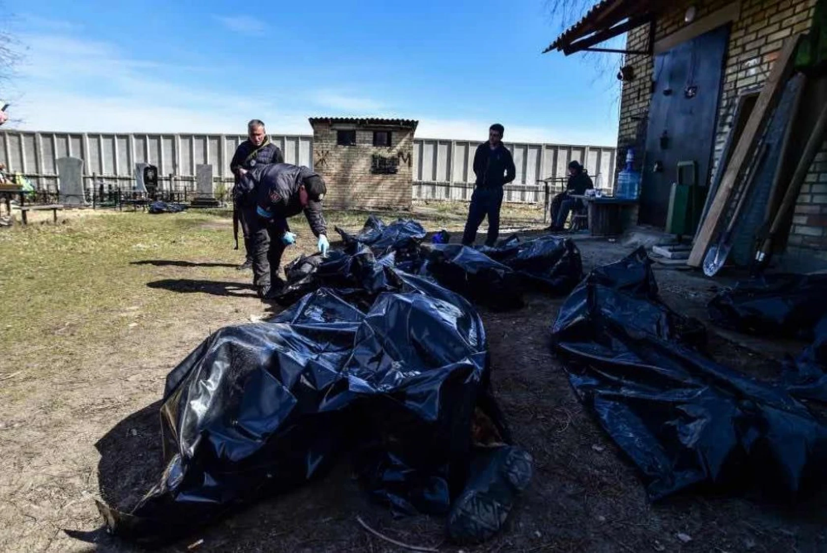 Ukrayna'da o sokaklarda onlarca sivilin cansız bedeni defnedilmeyi bekliyor
