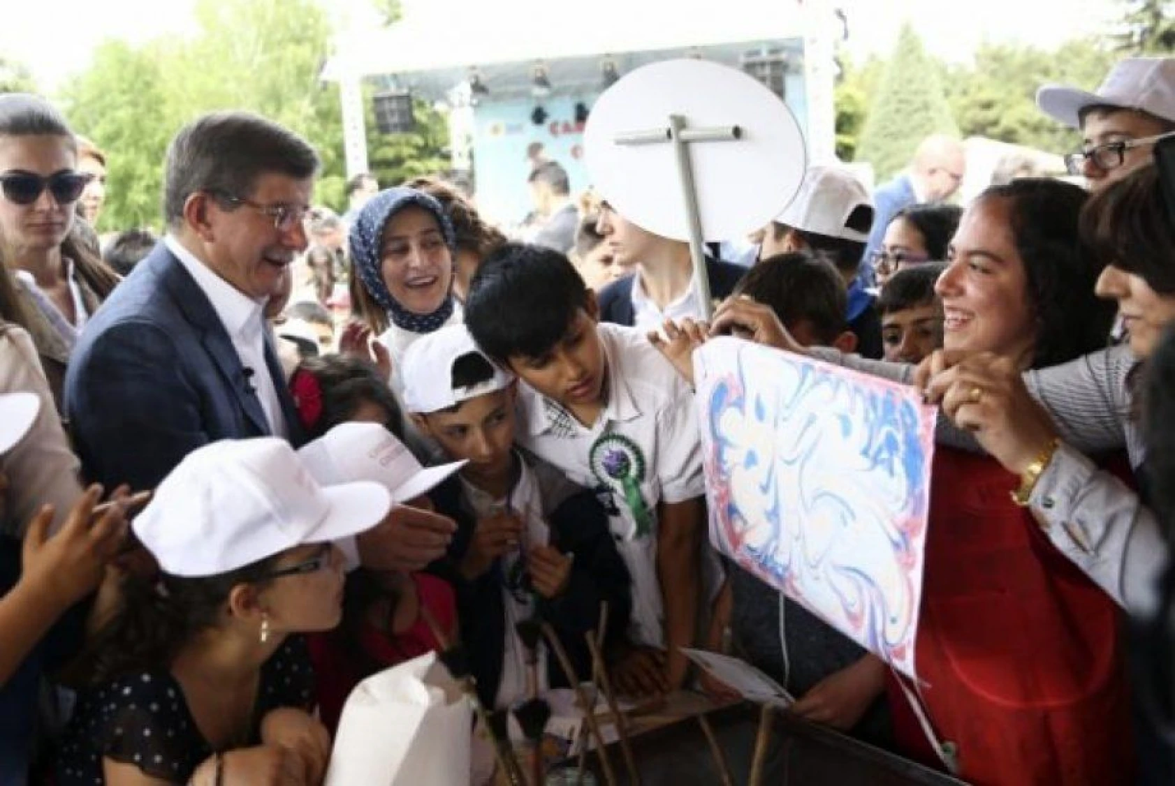 Başbakan Davutoğlu,''Çankaya Köşkü Çocuk Şenliği''ne katıldı