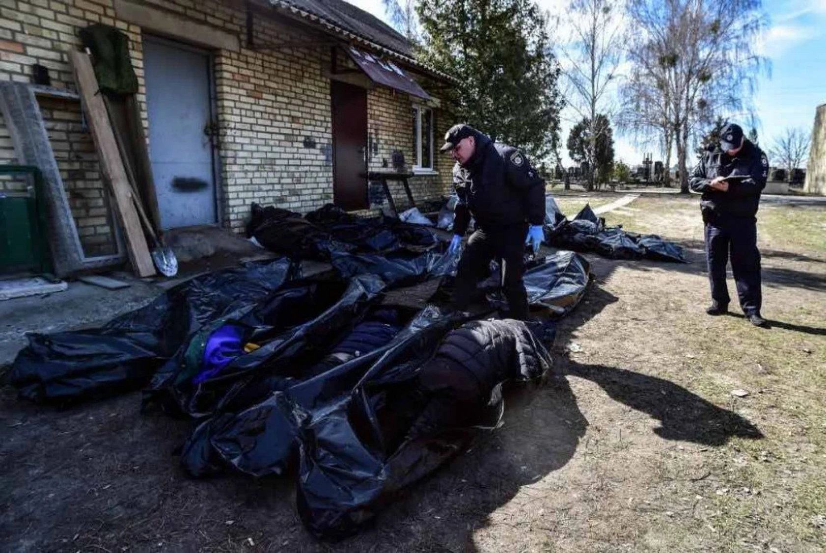 Ukrayna'da o sokaklarda onlarca sivilin cansız bedeni defnedilmeyi bekliyor
