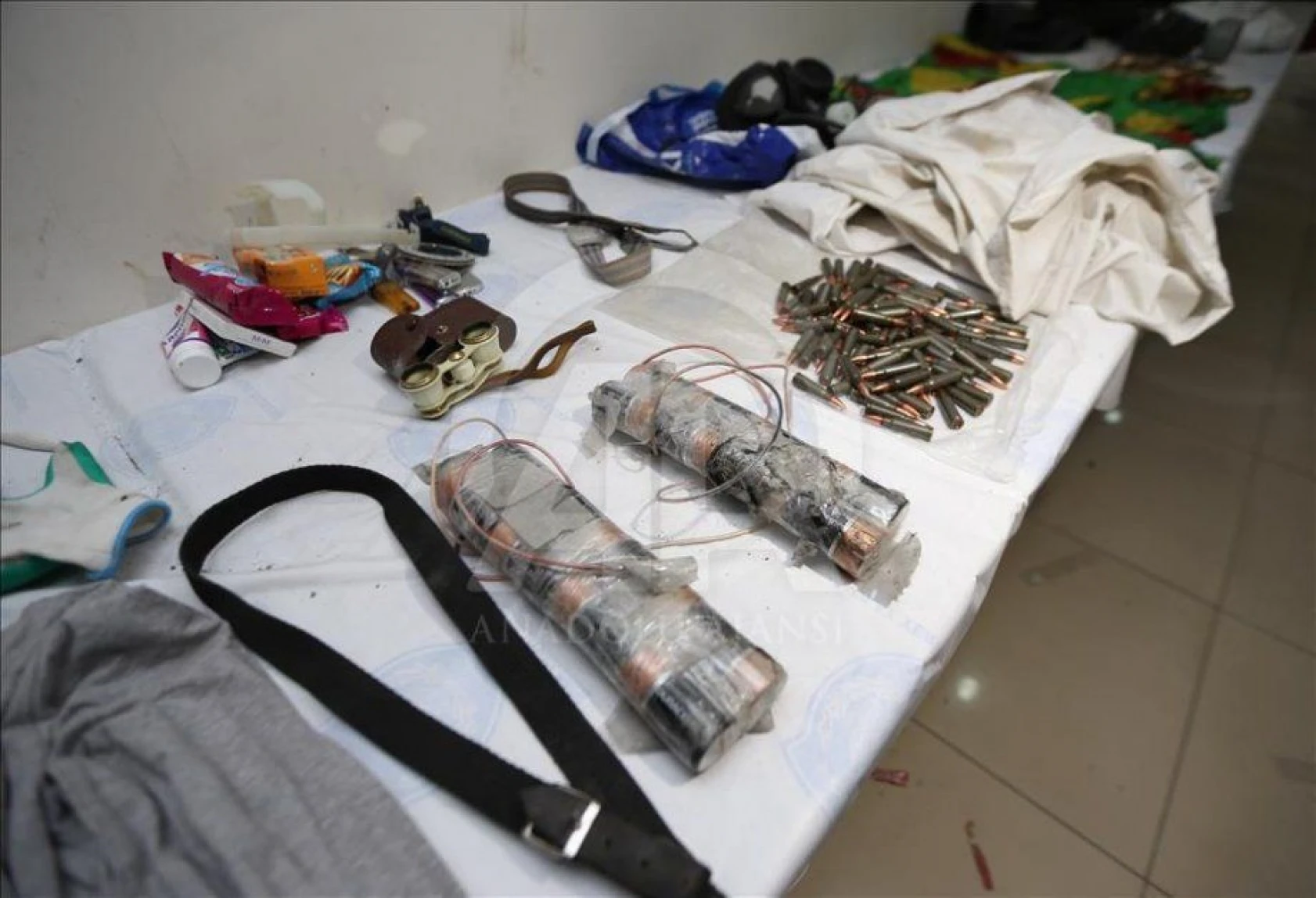 Gitar çantasında bomba düzeneği çıktı