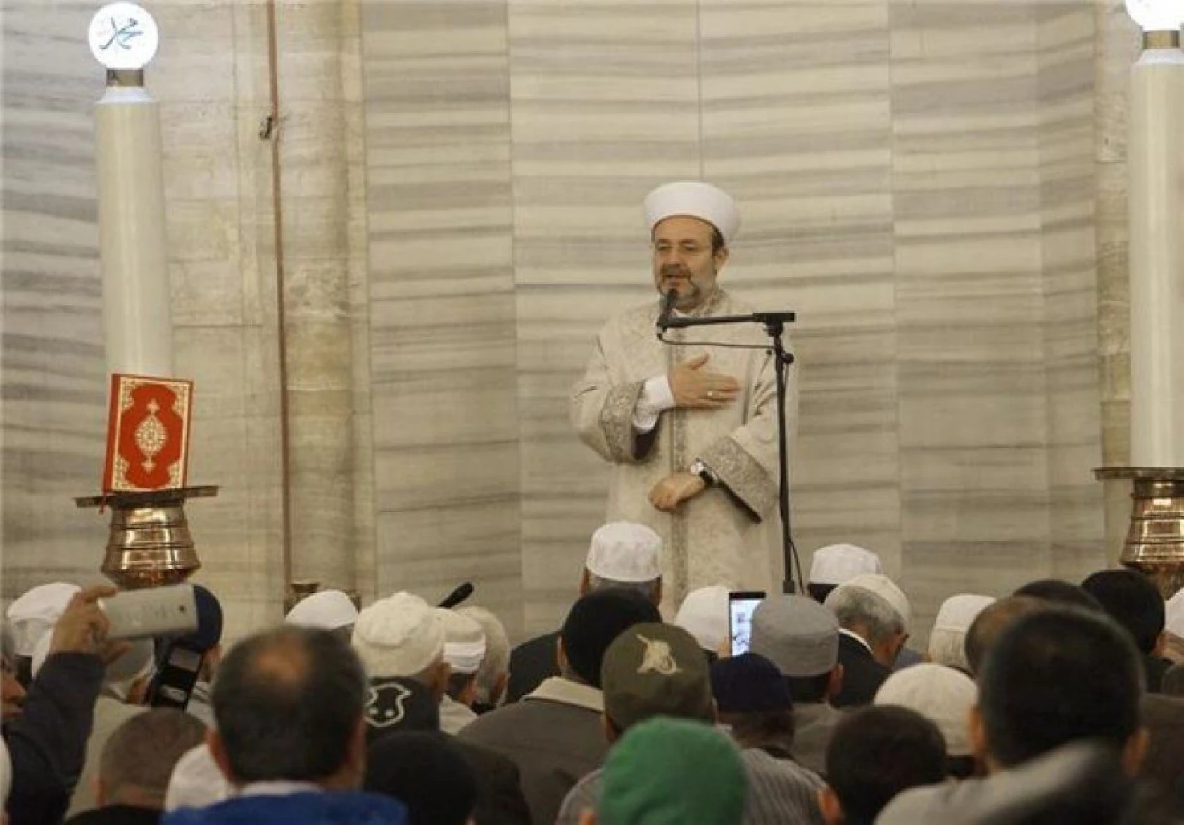 Diyanet İşleri Başkanı Görmez Selimiye'de sabah namazını kıldırdı