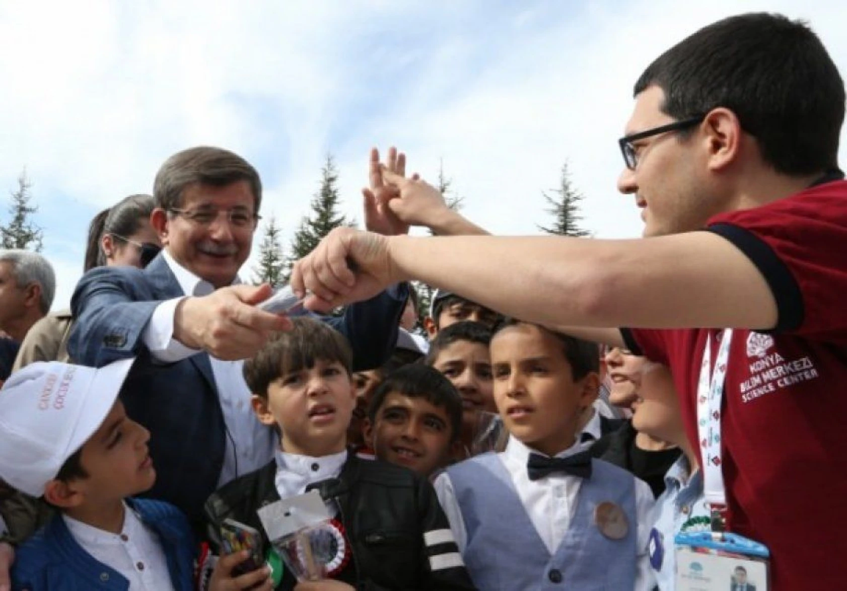 Başbakan Davutoğlu,''Çankaya Köşkü Çocuk Şenliği''ne katıldı