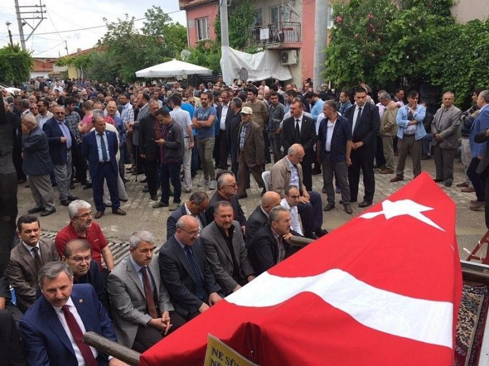 Ülkücü ve Alperenlerin bir ulu çınarı Ahmet Er de Hakk'ka yürüdü