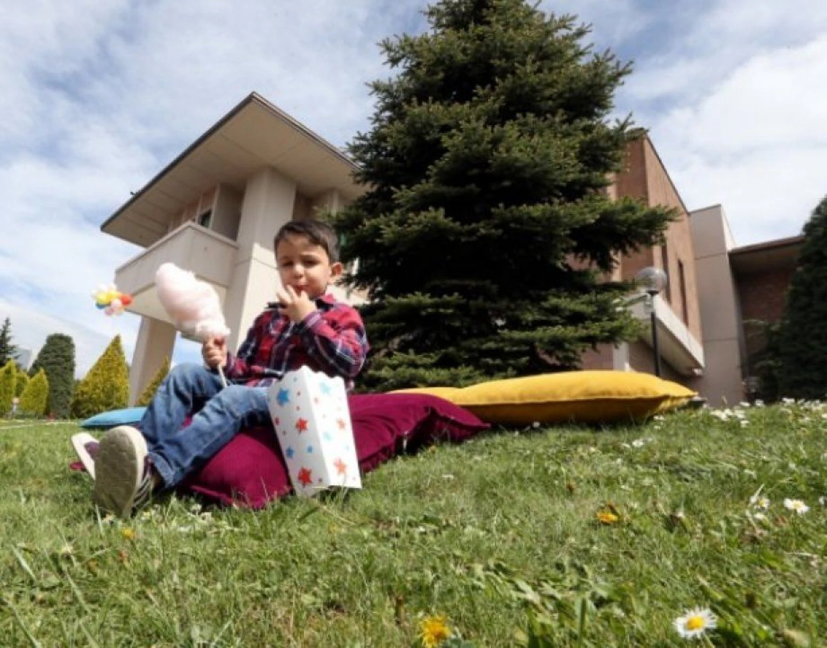 Başbakan Davutoğlu,''Çankaya Köşkü Çocuk Şenliği''ne katıldı