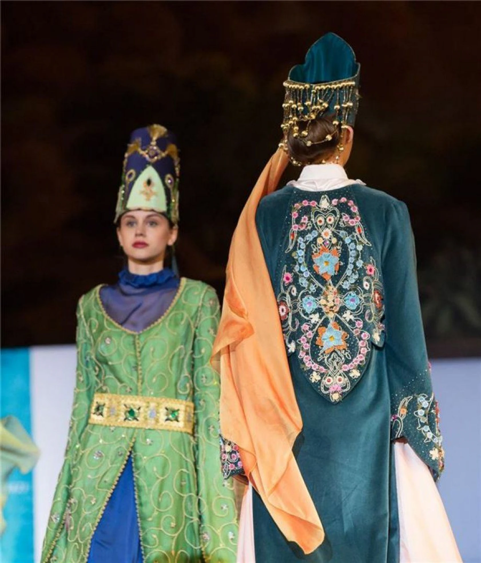 Budapeşte'de Osmanlı kıyafetleri defilesi düzenlendi