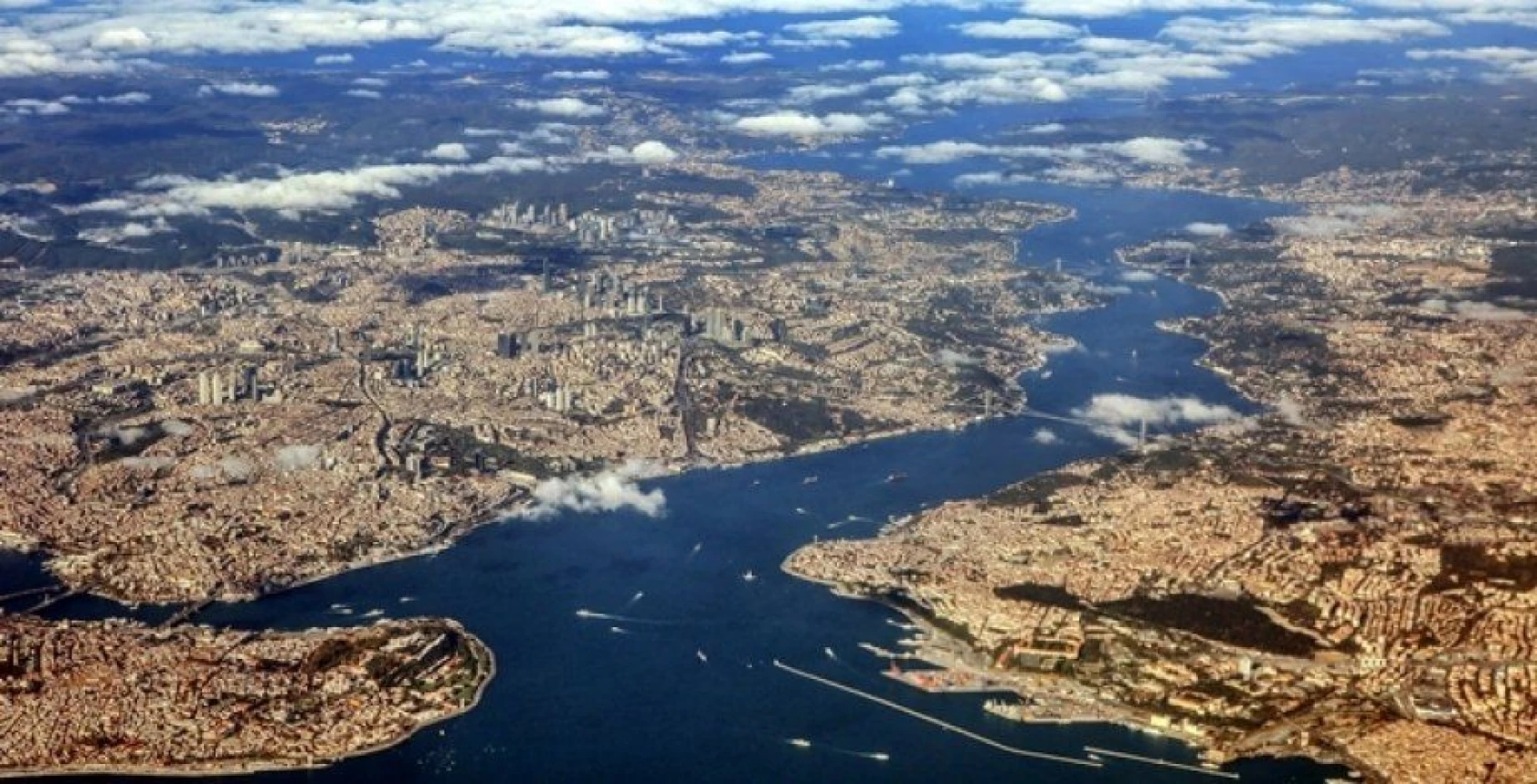 Bulutlar altında İstanbul Boğazı