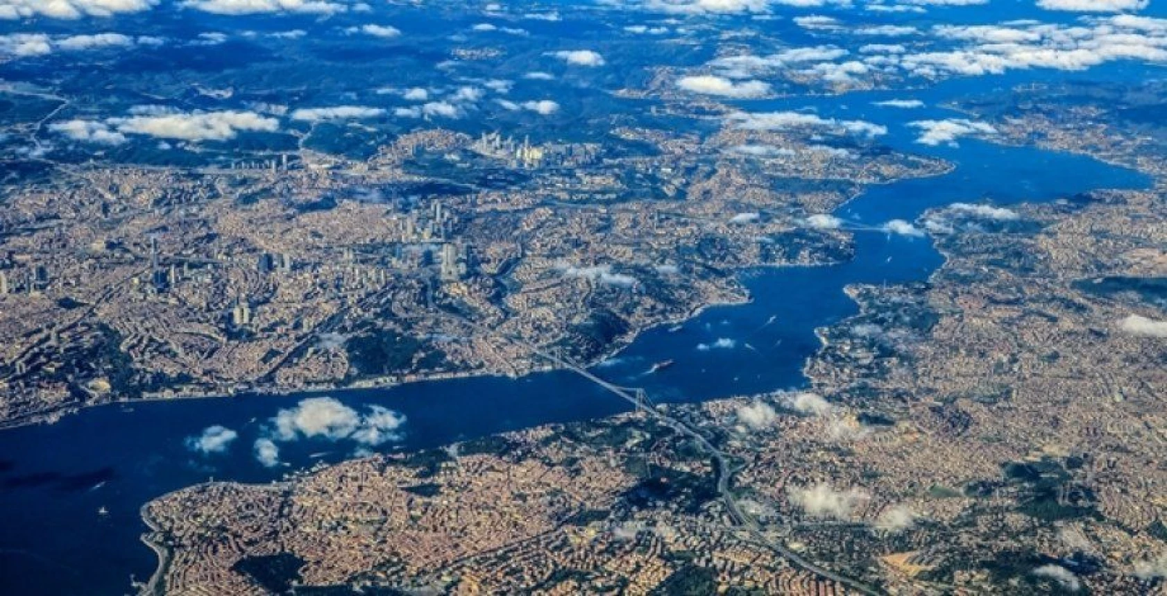 Bulutlar altında İstanbul Boğazı