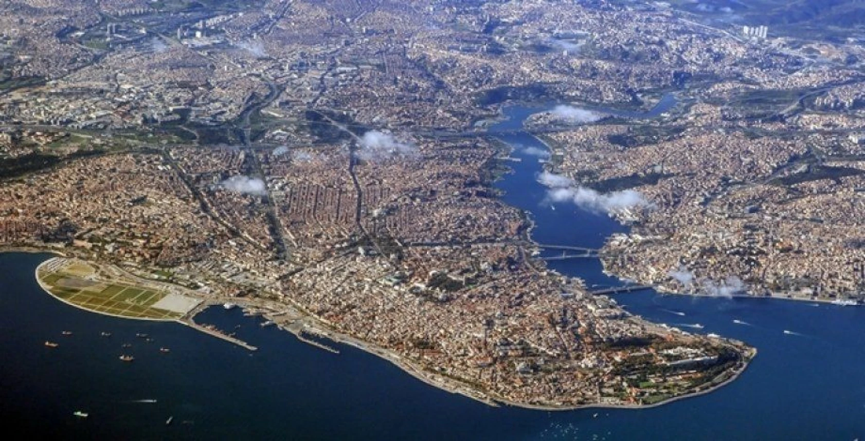 Bulutlar altında İstanbul Boğazı