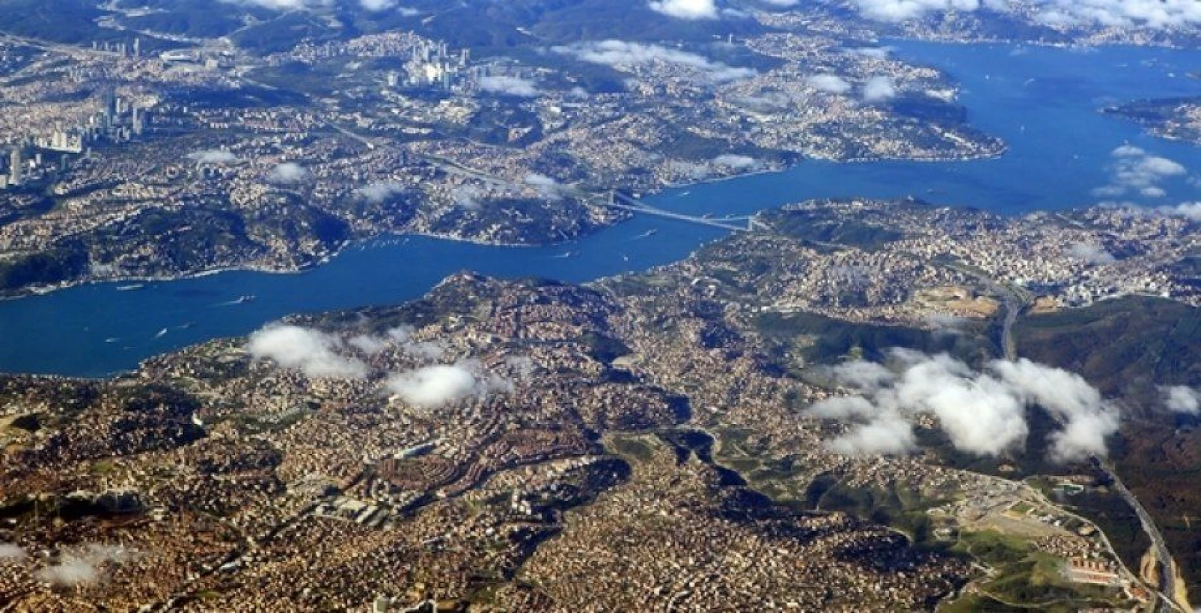 Bulutlar altında İstanbul Boğazı