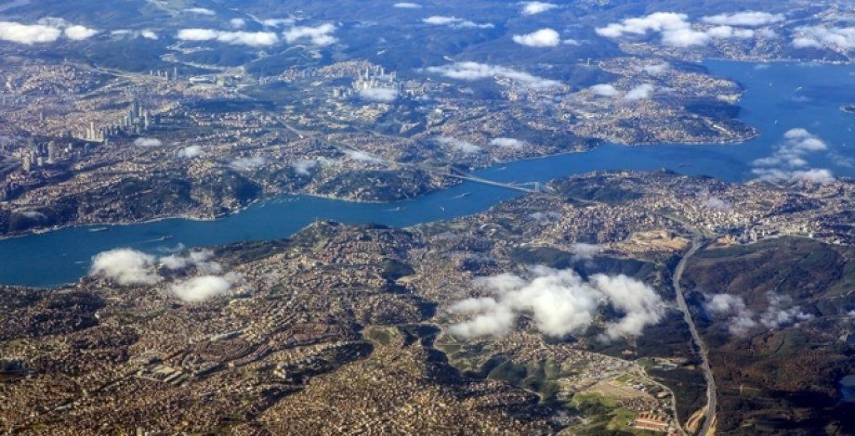 Bulutlar altında İstanbul Boğazı