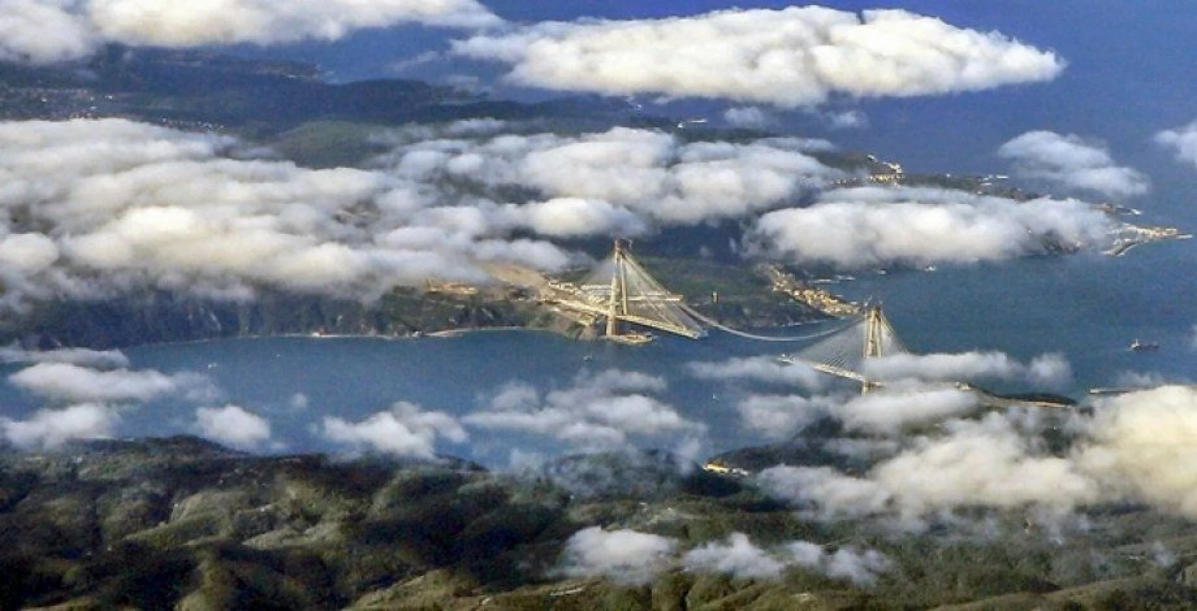 Bulutlar altında İstanbul Boğazı