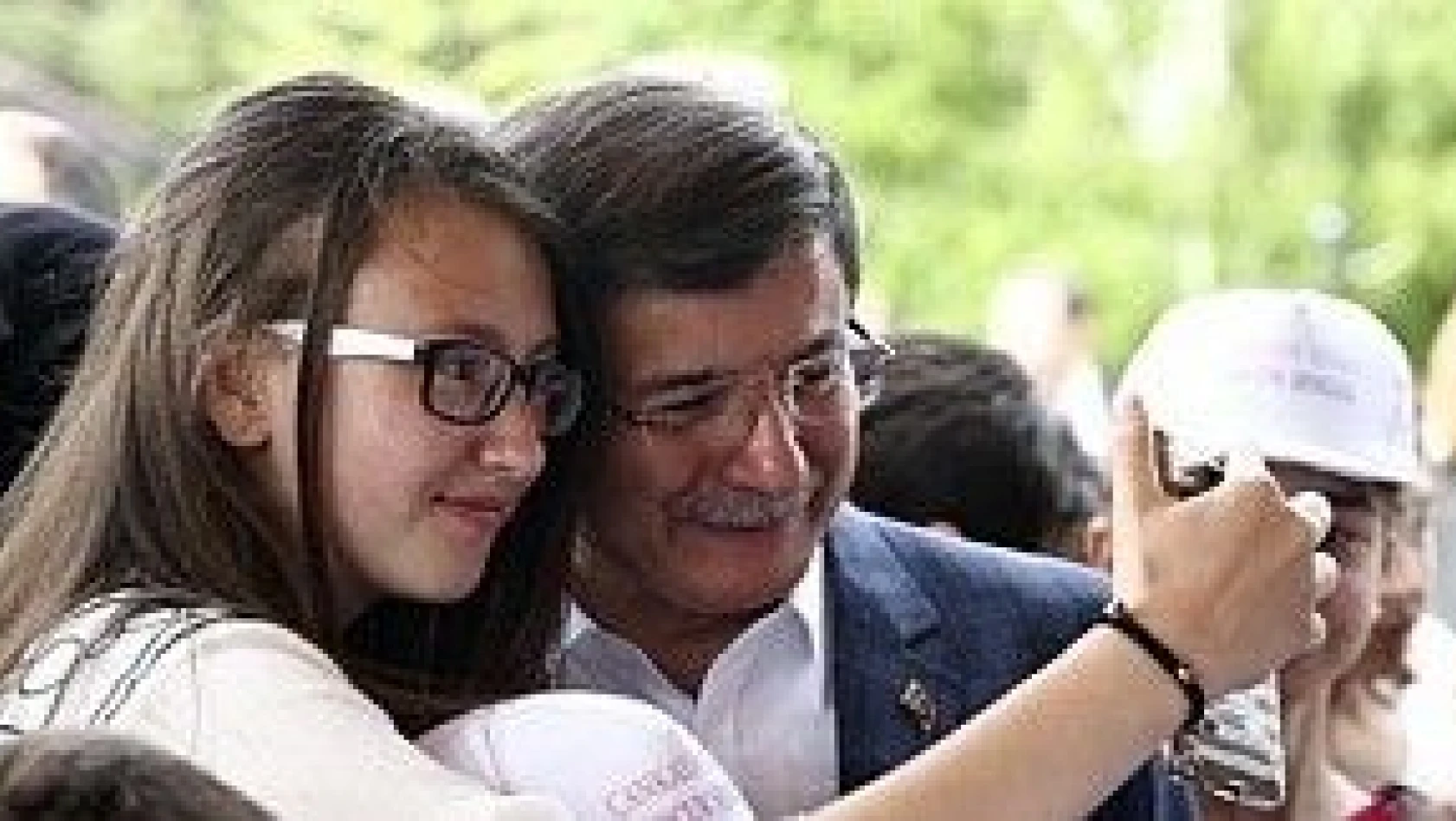 Başbakan Davutoğlu,''Çankaya Köşkü Çocuk Şenliği''ne katıldı