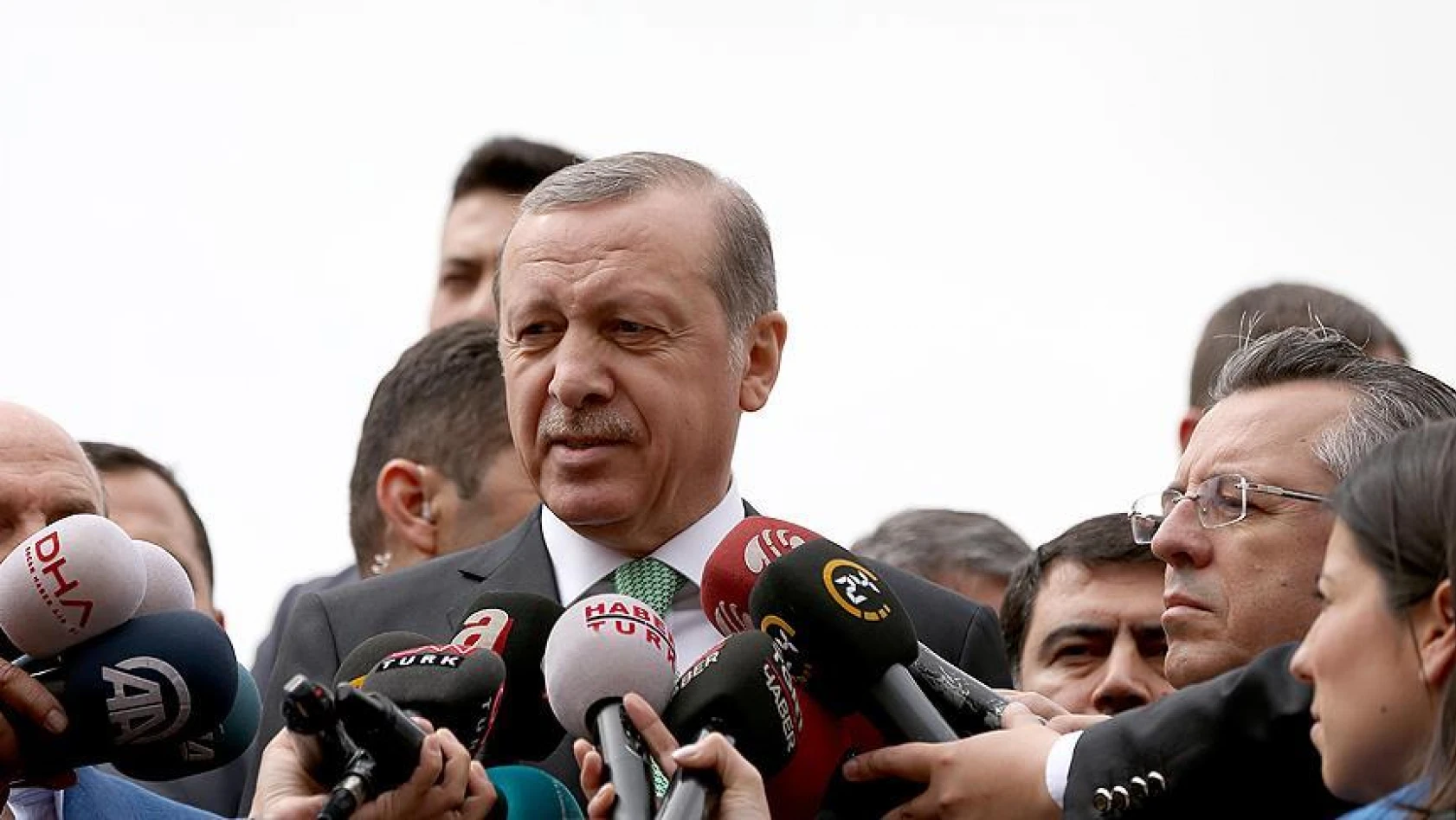 ''Allah bu tiplerden Türk demokrasisini korusun''