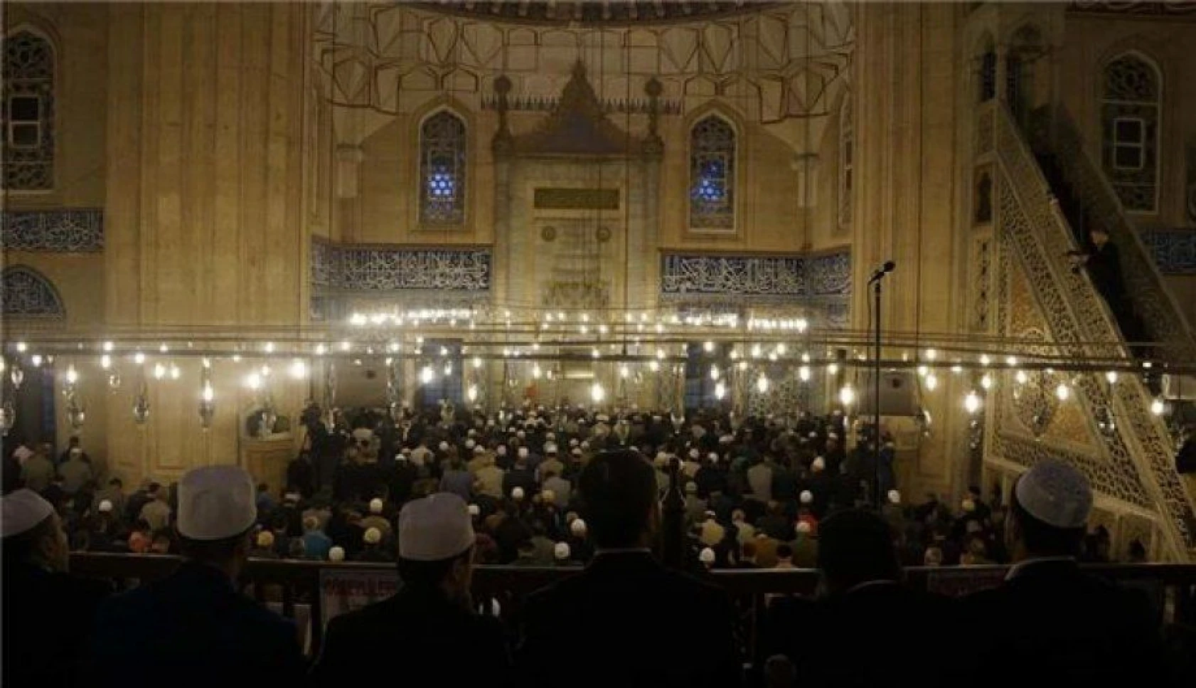 Diyanet İşleri Başkanı Görmez Selimiye'de sabah namazını kıldırdı